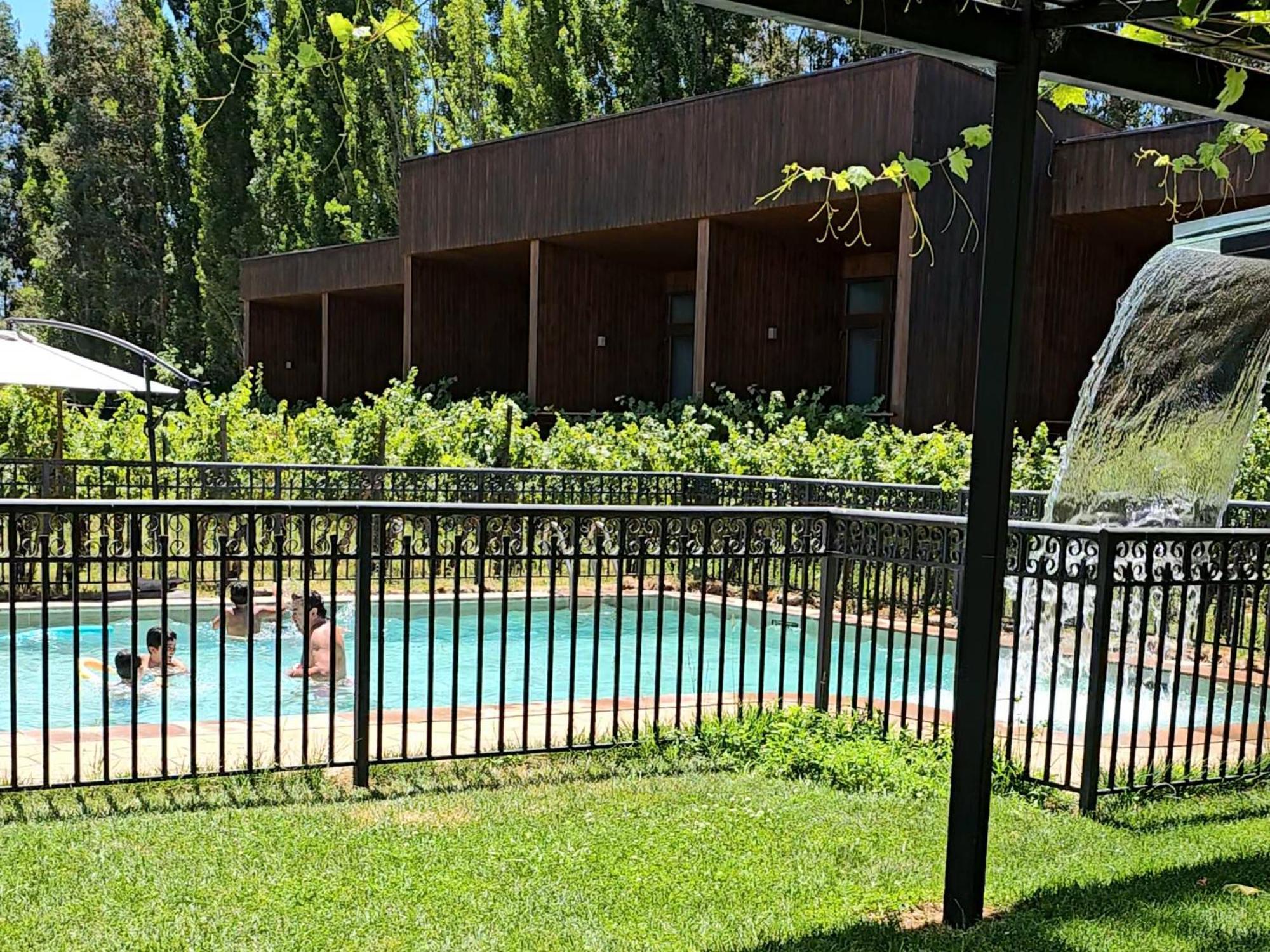 Hotel Parronales Santa Cruz Bagian luar foto